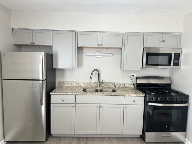 Photo - 1721 E Roosevelt Rd