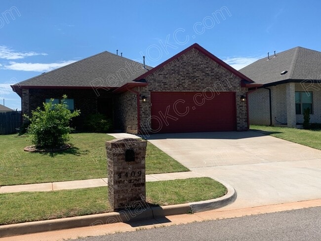 Building Photo - Great 3 bed 2 Bath on the West side. Rental