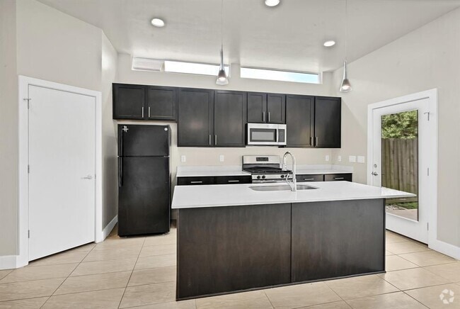 Building Photo - 4411 Hershe St Rental