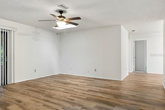 Photo - 223 E Fern Dr