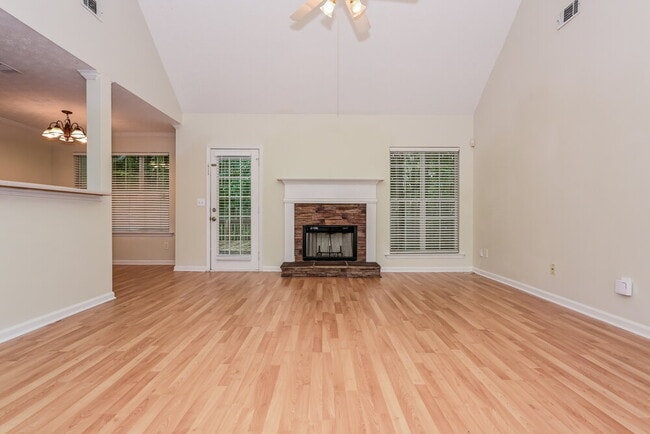 Photo - 190 Dillion Dr