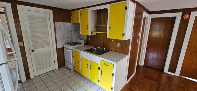 Photo - Newly renovated 2bed/1bath home in West Ya...