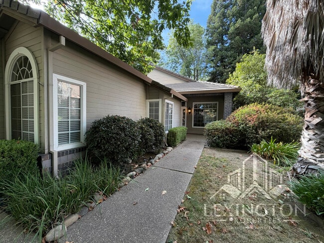 Spacious, single-story, 3bd-2ba Home located in Folsom's desirable Natoma Station community!