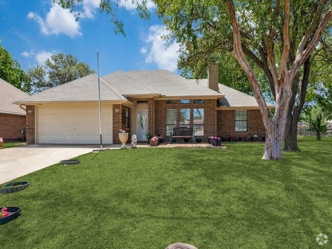 Building Photo - 2900 Christopher Dr Rental