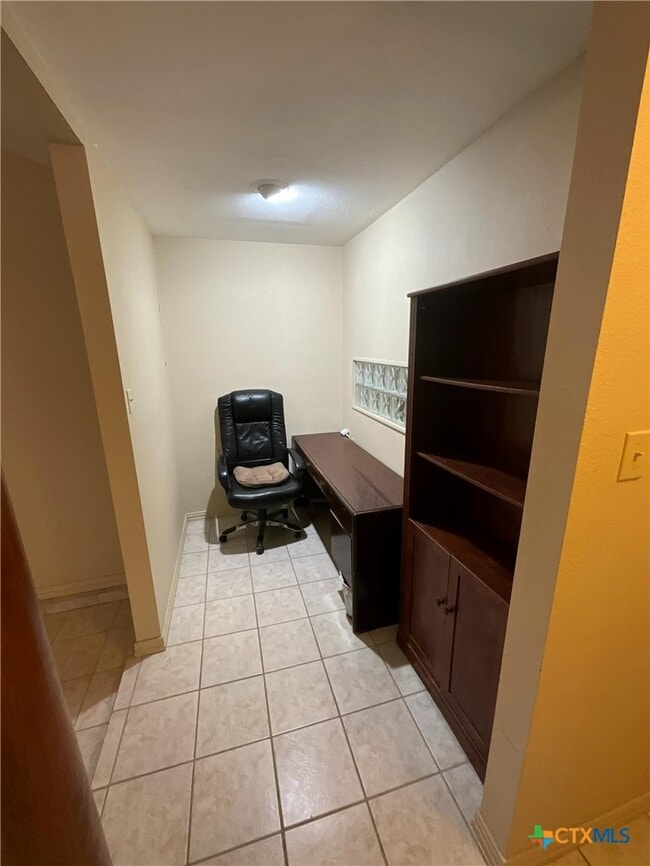 Photo - 1203 Blyth Rd