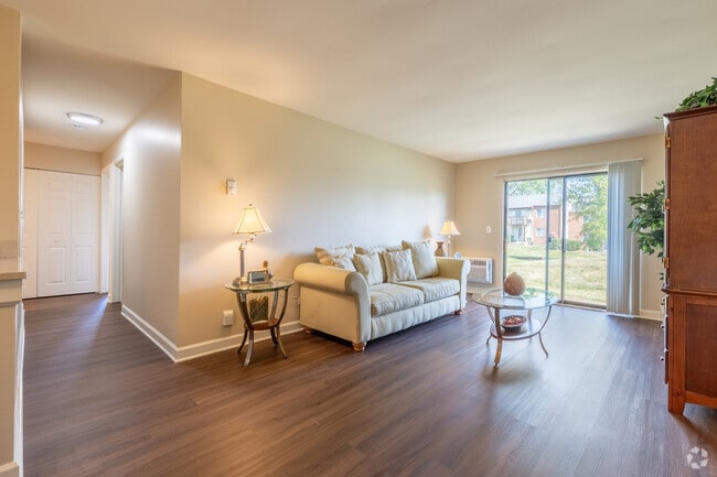 2BR, 1BA - 900SF - Living Room