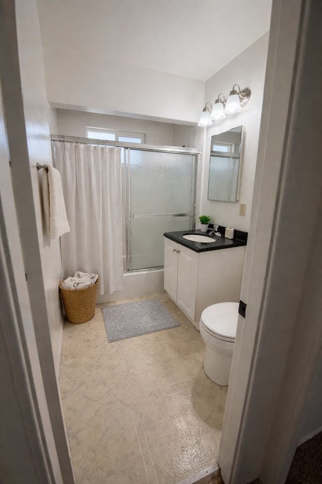 Photo - 1311 W 3rd St Unit 6