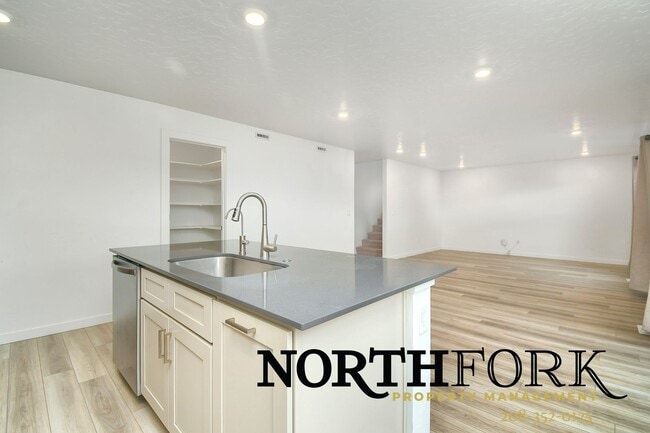 Photo - Meridian Home, Fantastic Location!