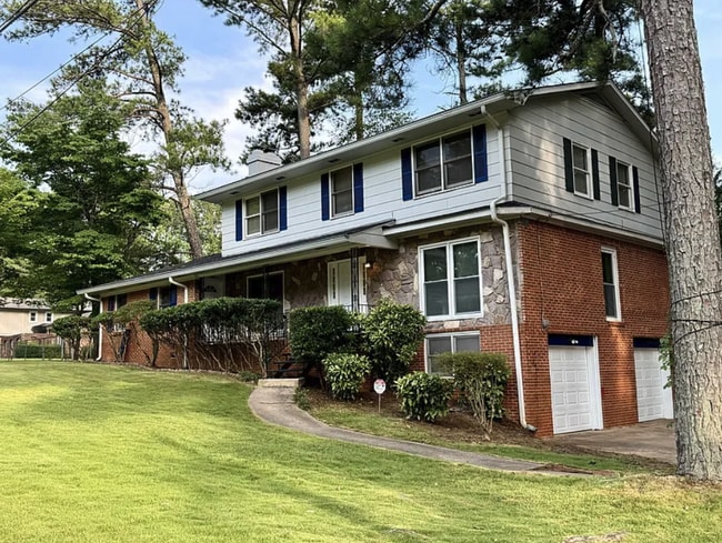 Building Photo - AVAILABLE NOW - FAIRBURN, GA - 4 Bedrooms + Potential 5th Bedroom/Flex Space | Full Bathroom on M...