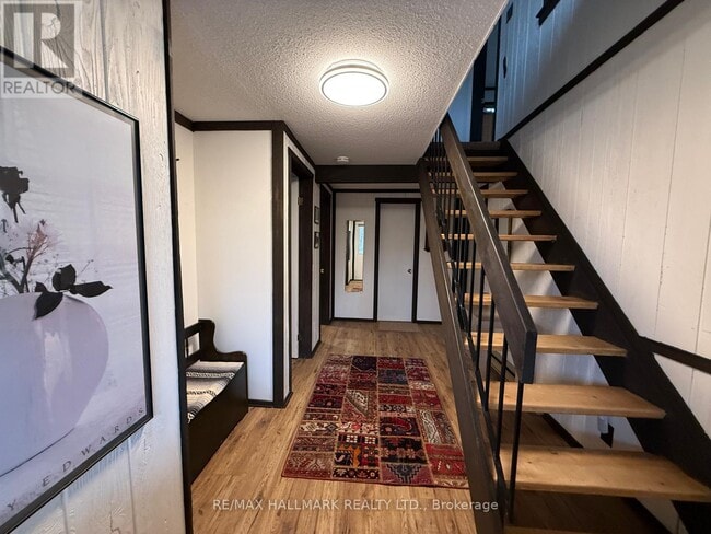 Photo - 33 Huronwoods Dr