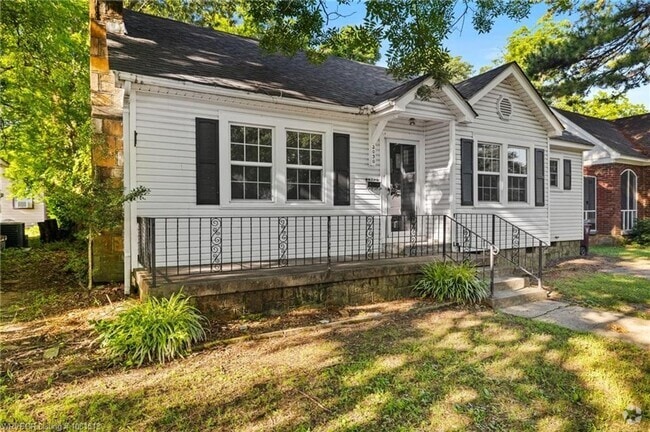 Building Photo - 2030 S L St Rental