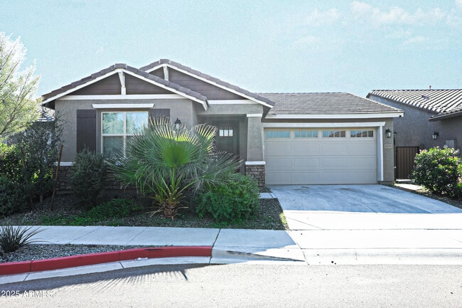 Building Photo - 1535 W Corral Rd