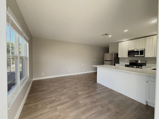 Photo - 1001 W 9th St Unidad B