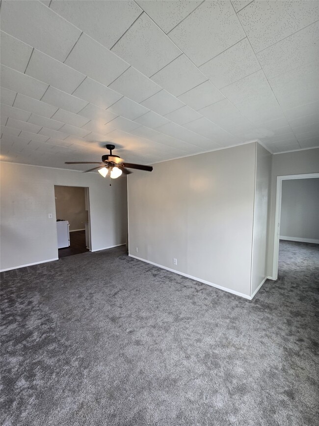 Photo - 615 Kernohan St Unit 4