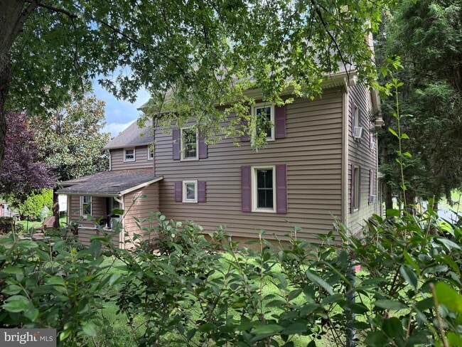 Building Photo - 381 Old Limestone Rd