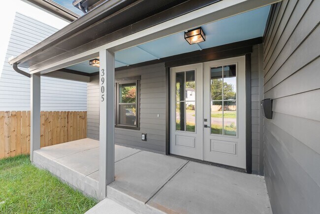 Photo - 3905 Plainview Rd