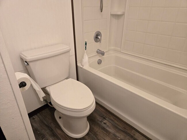 Photo - 728 20th Ave E