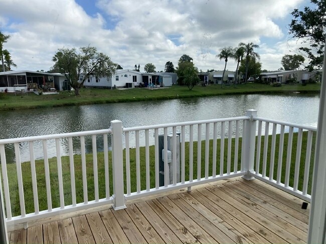 3821 Vine Trl