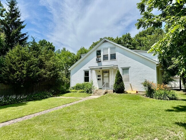 Building Photo - 735 Deerfield Rd Rental
