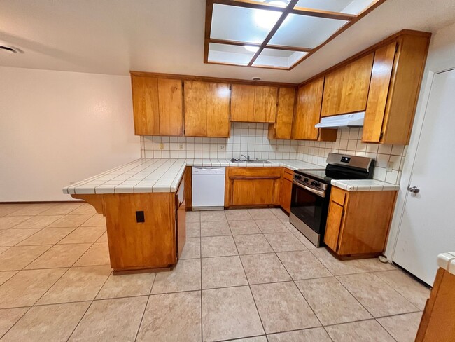 Photo - 3 Bedroom 2 Bath Duplex for Rent!