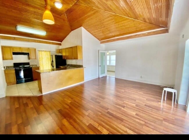 Building Photo - 12780 Westview Dr Unit Rosi