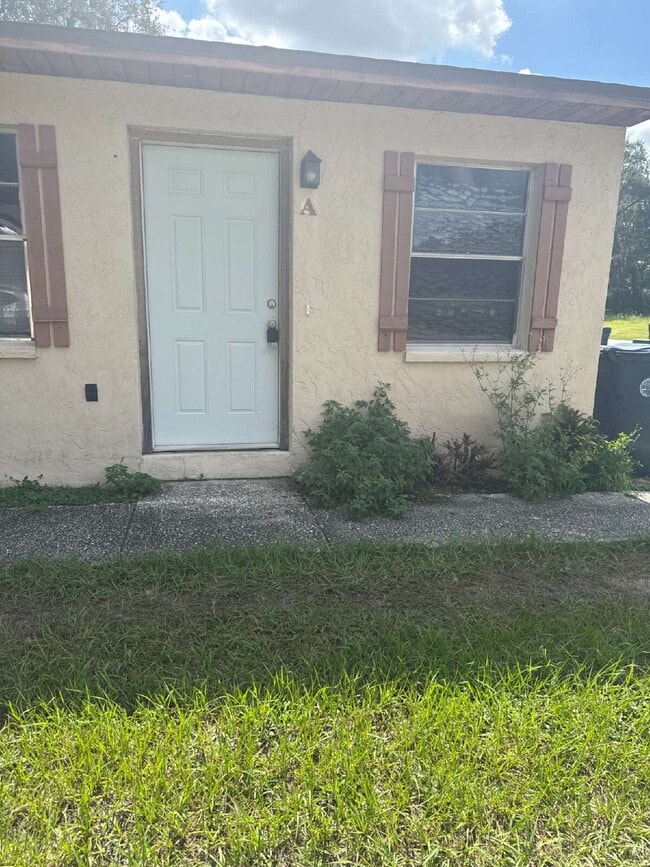 Building Photo - Updated one bedroom 1 bath Unit A Rental