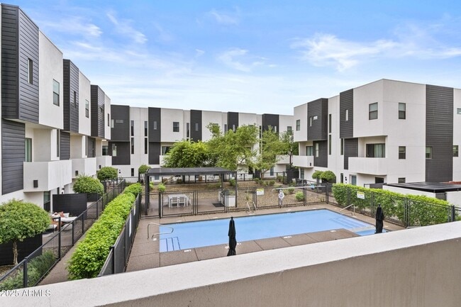 Building Photo - 325 E Coronado Rd Rental