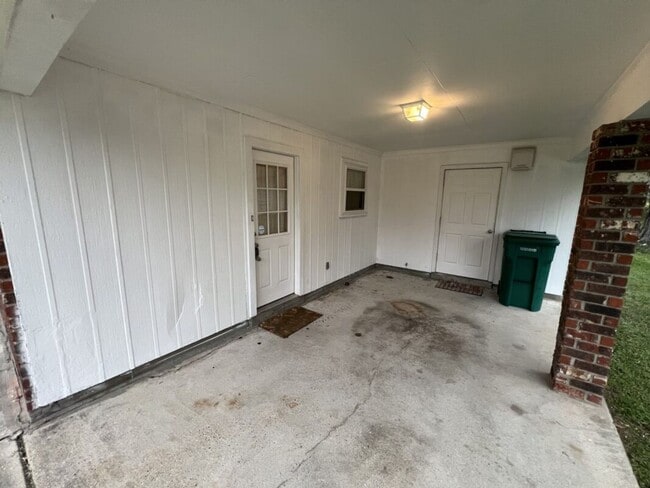 Photo - Charming Home in the Highly Desirable Zachary School District!