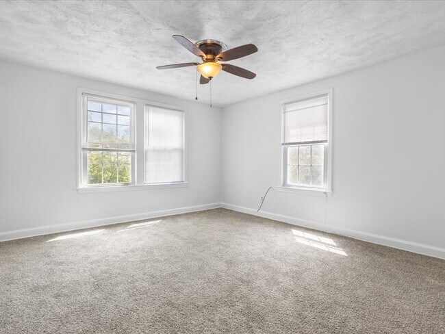 Photo - 305 34th St SE