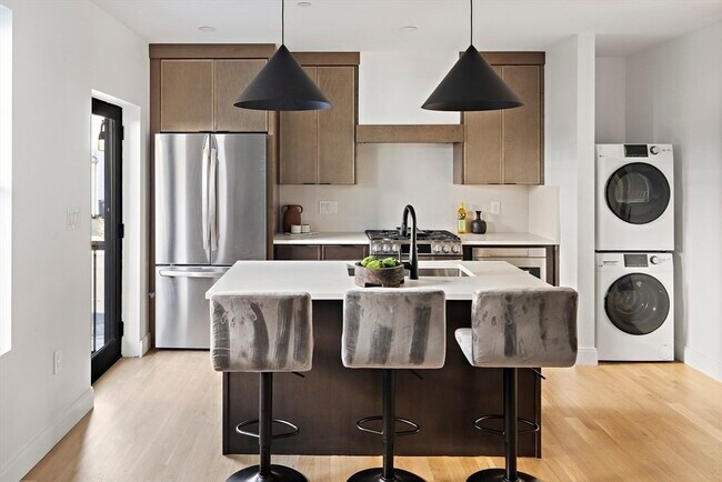 99 5th St Unit 1