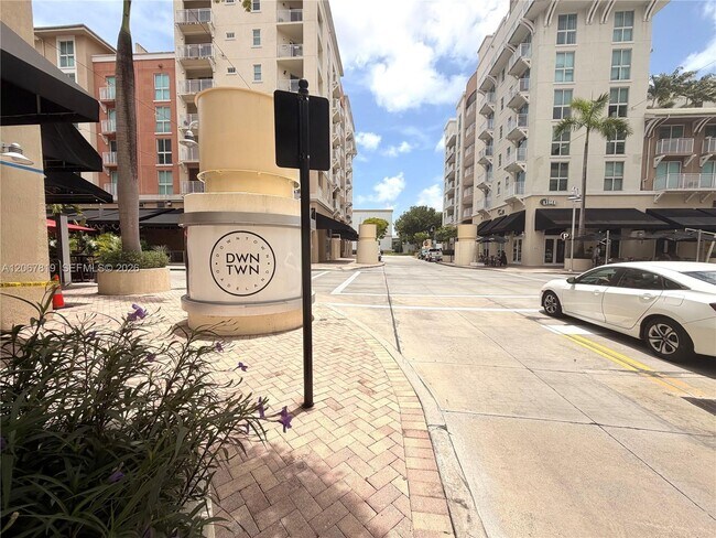 7290 SW 90th St Unit 207