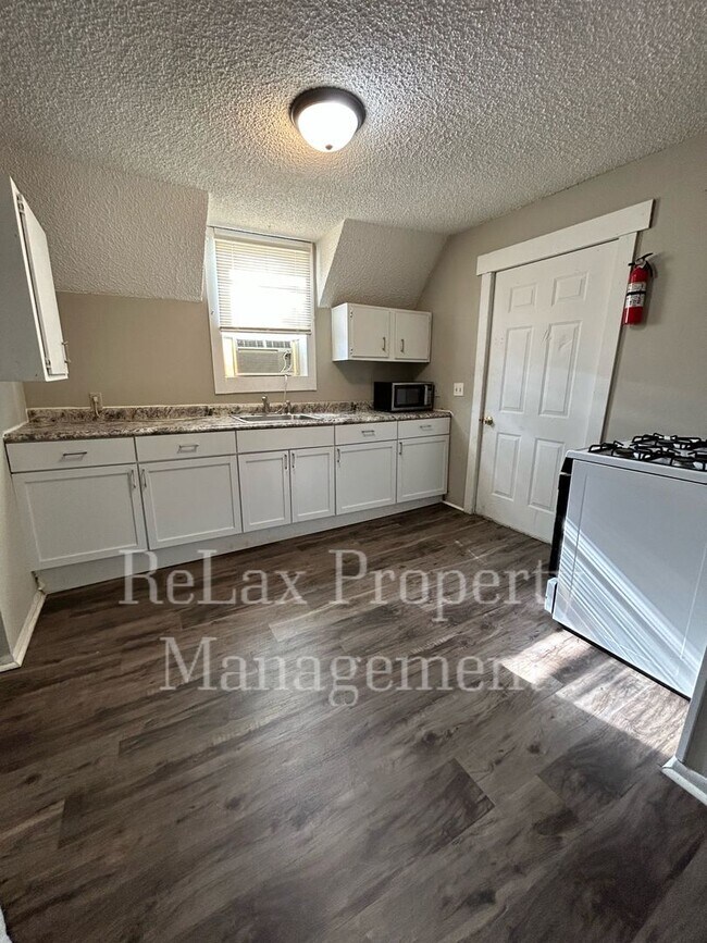 Photo - Large 3 Bedroom Apartment Unit 207