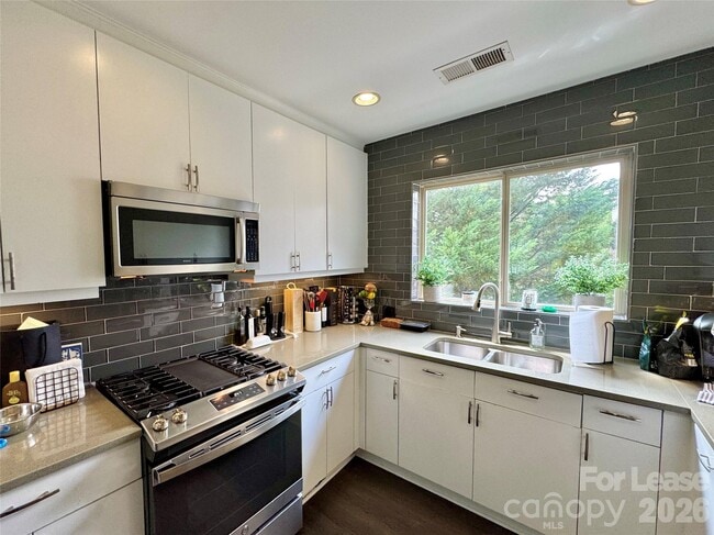 Photo - 420 Queens Rd