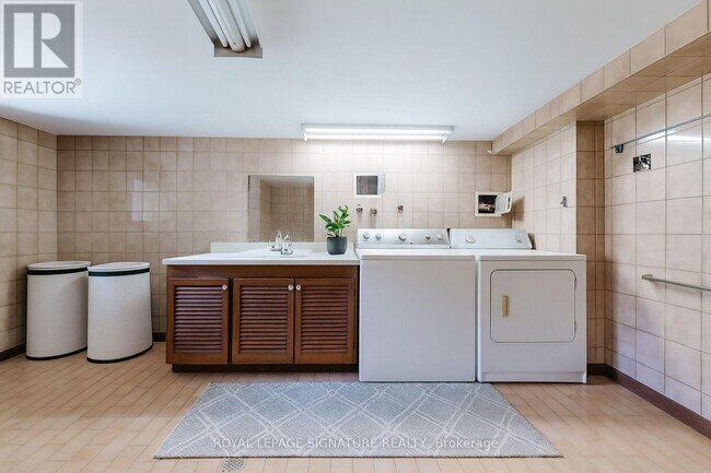 Photo - 247 Palmerston Ave