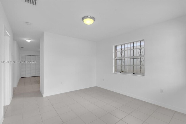 Photo - 3572 SW 25th St