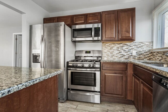 Photo - 21704 Jefferson St