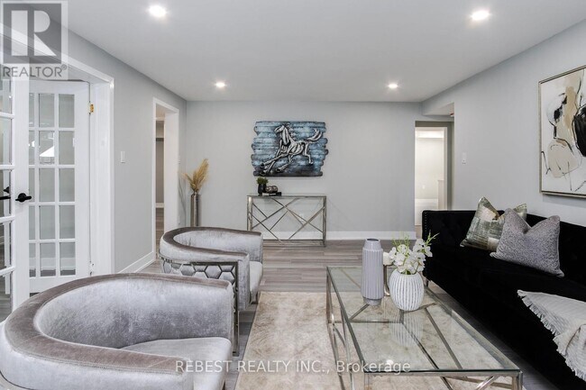 Photo - 92 Lillian Crescent