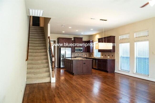 Photo - 2410 Knight St