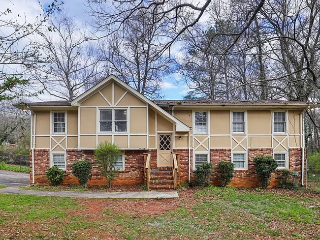 Building Photo - 4 Bed and 3 Bath in Decatur!
