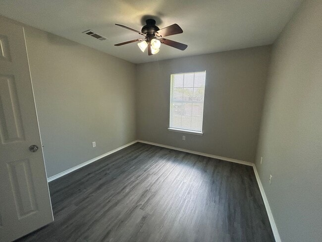 Spacious 4 bedroom China Spring Home - Spacious 4 bedroom China Spring Home