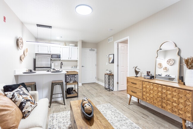 1BR, 1BA - 475SF - Living Room