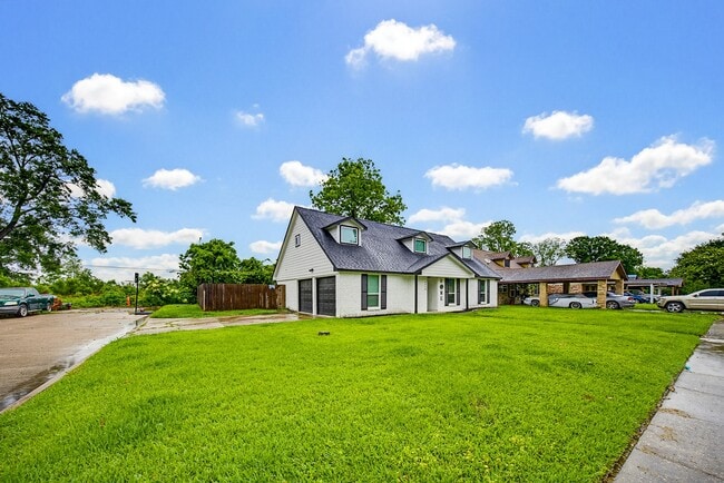 Photo - 6215 Great Oaks Dr