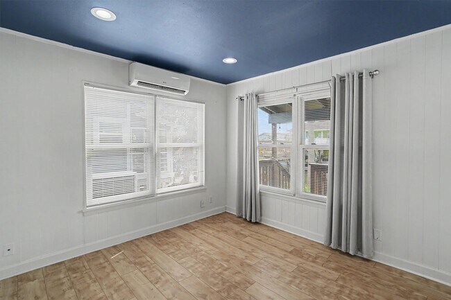 Photo - 370 Ling St