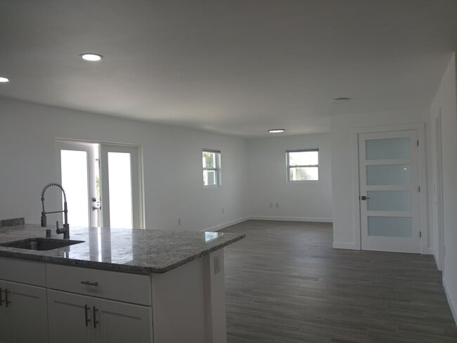 309 Shore Rd Unidad C
