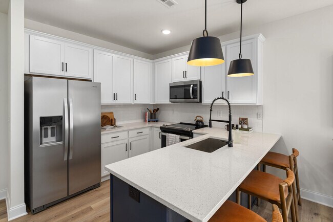 Photo - Avery Square