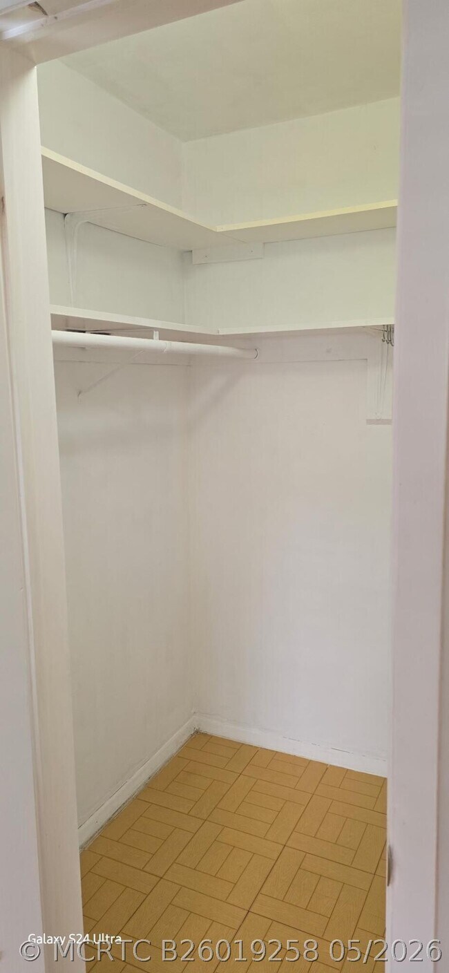 1621 NW 46th Ave Unit 101