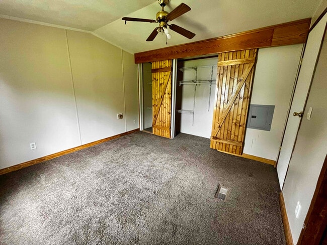 Photo - 1038 Maple Dr