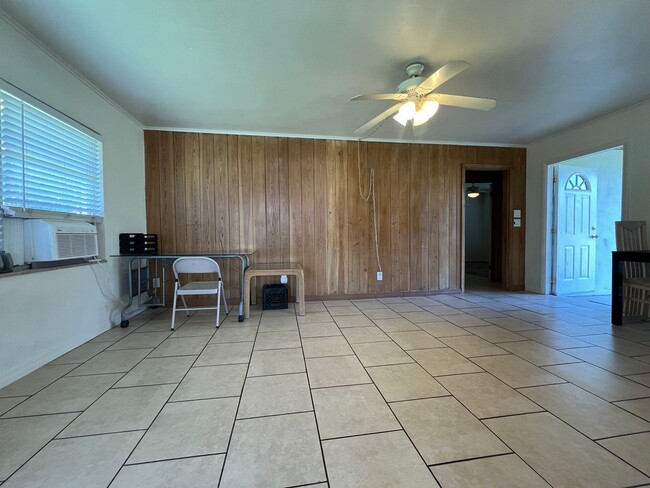 Photo - AVAIL 10/15 -- $1,200 ** Annual ** 2 Bed /...