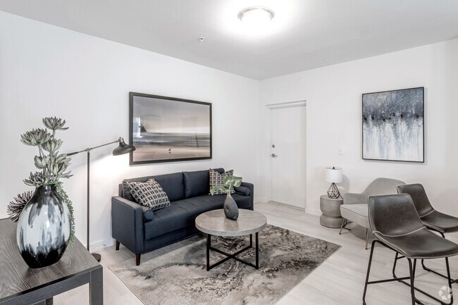 2BR, 2BA - 790SF