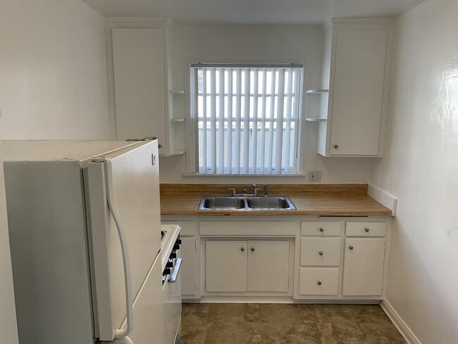 Photo - 4971-4975 1/4 Franklin Ave